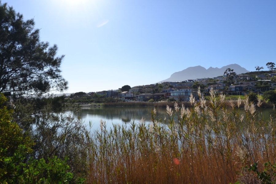 2 Bedroom Property for Sale in Mzuri Estate Western Cape